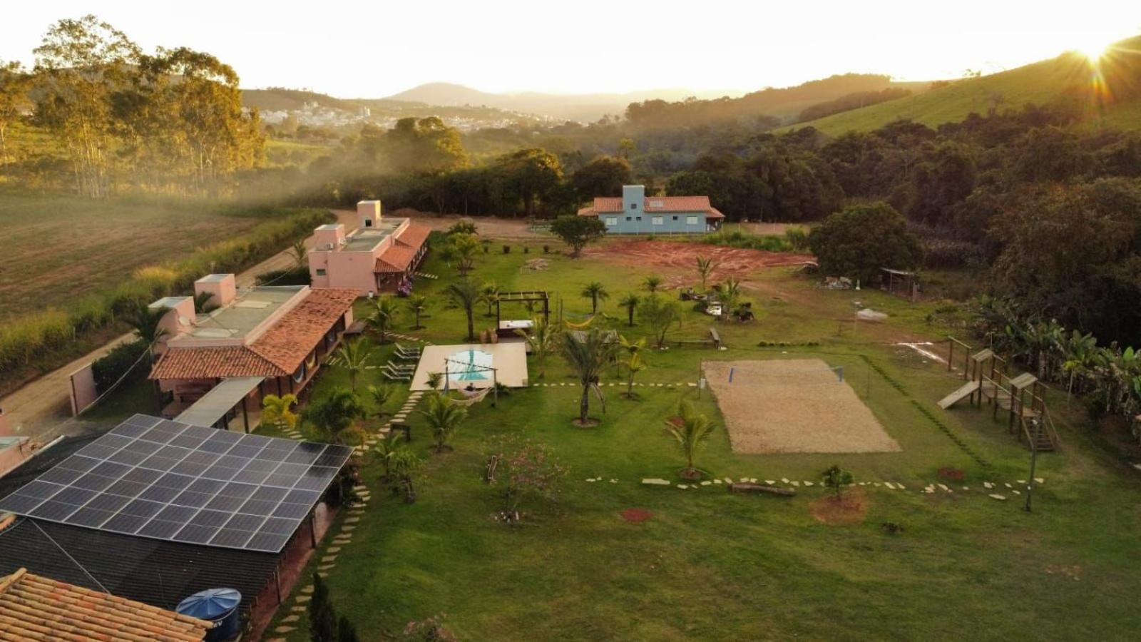 Paraíso A Da Dona Perpetua * Capitólio